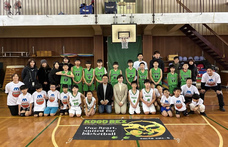 庚午REXミニバスケットボールクラブへ、ユニフォームとTシャツを 寄贈しました